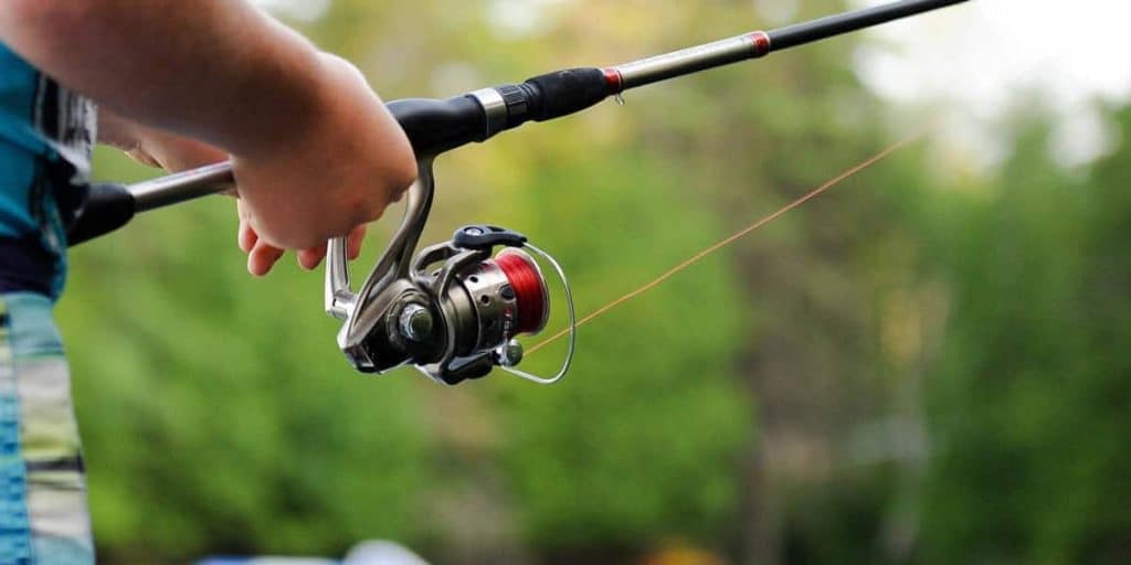 How To Cast A Fishing Rod The Right Way? Farmvina